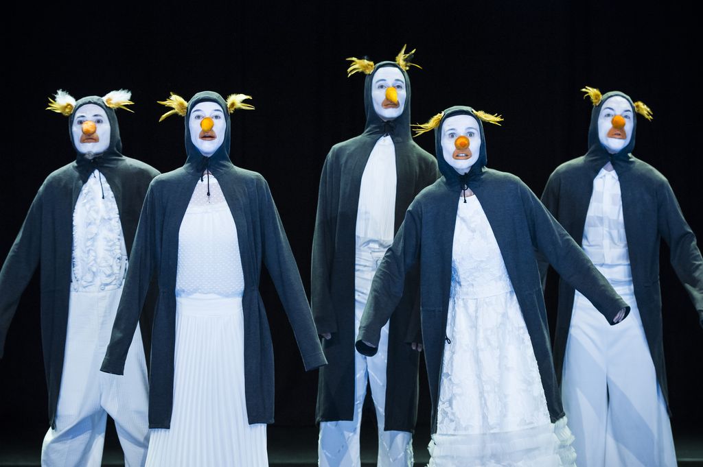 Pinguin People von Theater Asou