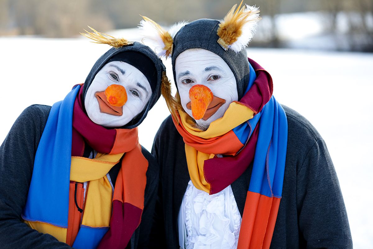 Ping Pong Pinguin - (zwei Menschen in Pinguin Kostüm)